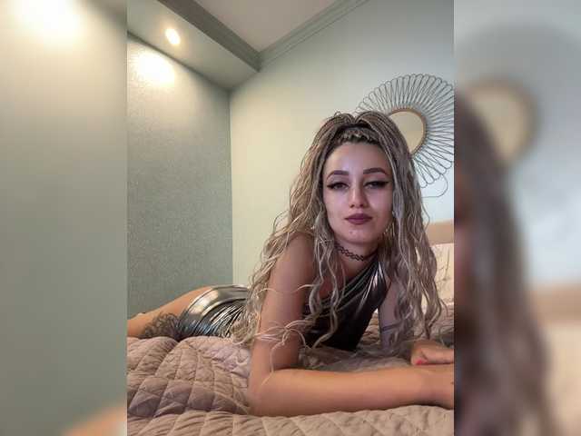 Foto porno --SATIVA-- se dezbraca la web pe BongaCams pe KUR.ro