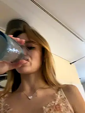 Foto porno -AngelAri- descoperita pe video chat pe KUR.ro