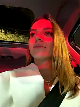 Foto porno -AngelAri- descoperita pe video chat pe KUR.ro