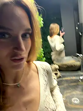 Foto porno -AngelAri- descoperita pe video chat pe KUR.ro