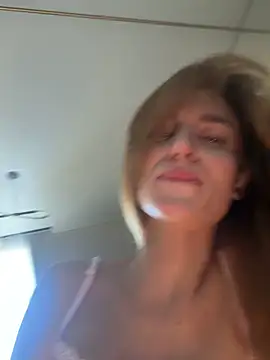 Foto porno -AngelAri- descoperita pe video chat pe KUR.ro