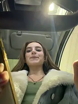 Album foto porno -AngelAri- descoperita pe video chat