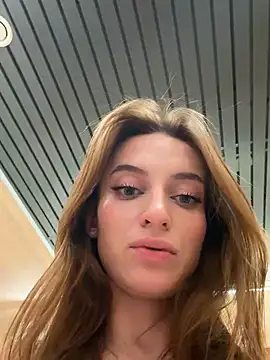 Foto porno -AngelAri- descoperita pe video chat pe KUR.ro