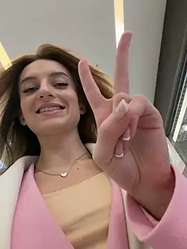 Foto porno -AngelAri- descoperita pe video chat pe KUR.ro