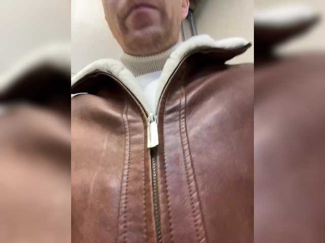 Foto porno -Breid-1 se dezbraca la web pe BongaCams pe KUR.ro