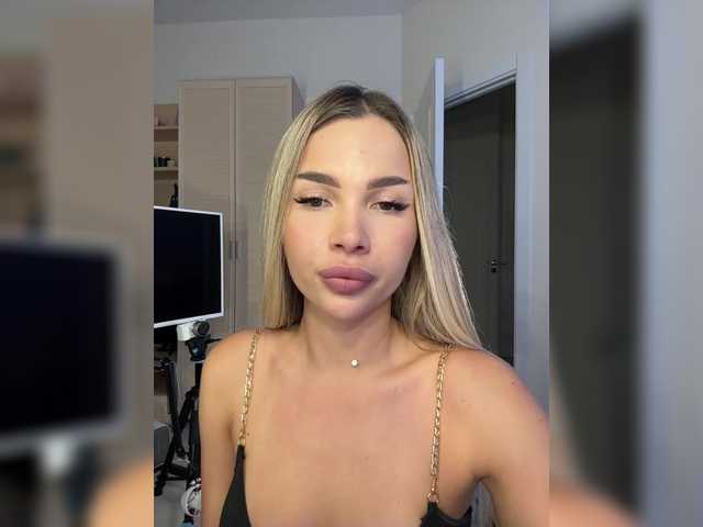 Foto porno -Dirty-Bitch se dezbraca la web pe BongaCams pe KUR.ro