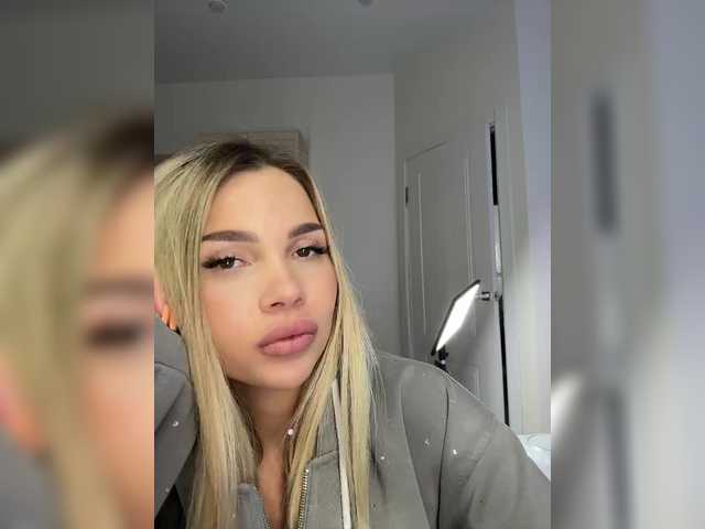 Foto porno -Dirty-Bitch se dezbraca la web pe BongaCams pe KUR.ro