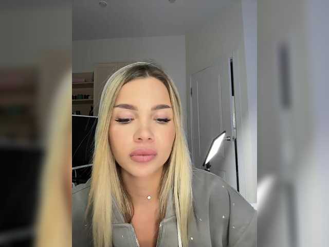 Foto porno -Dirty-Bitch se dezbraca la web pe BongaCams pe KUR.ro