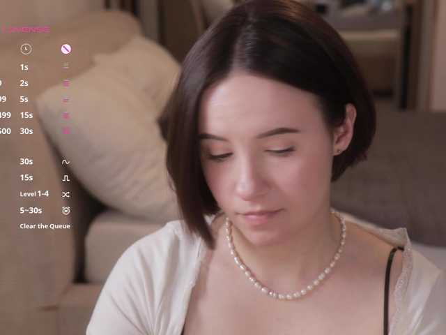 Foto porno -FemaleEssence- ne arata tot la camera pe KUR.ro