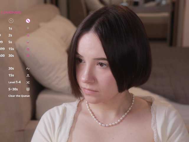 Foto porno -FemaleEssence- ne arata tot la camera pe KUR.ro