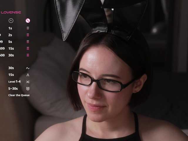 Foto porno -FemaleEssence- ne arata tot la camera pe KUR.ro