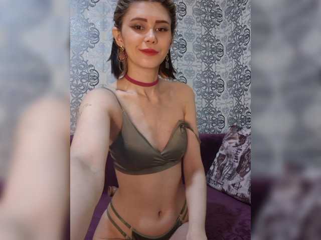 Foto porno -Little-Devil ne arata tot la camera pe KUR.ro