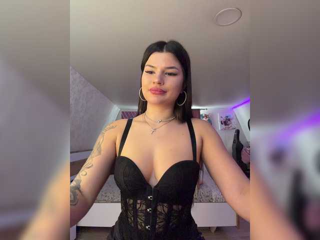 Foto porno -MaybeBaby- se dezbraca la web pe BongaCams pe KUR.ro