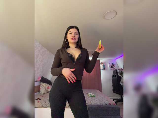 Foto porno -MaybeBaby- se dezbraca la web pe BongaCams pe KUR.ro