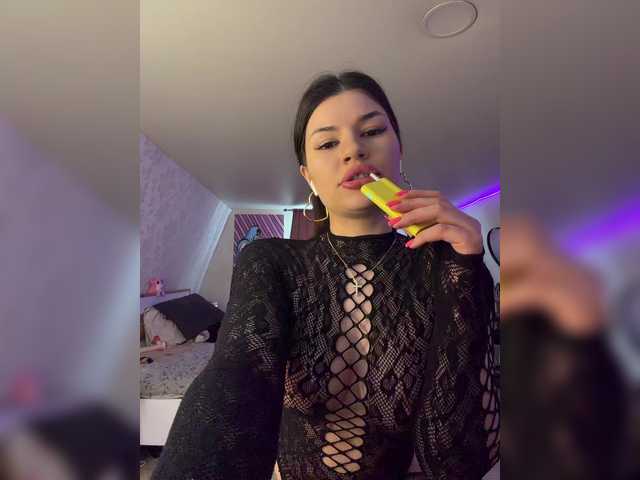 Foto porno -MaybeBaby- se dezbraca la web pe BongaCams pe KUR.ro