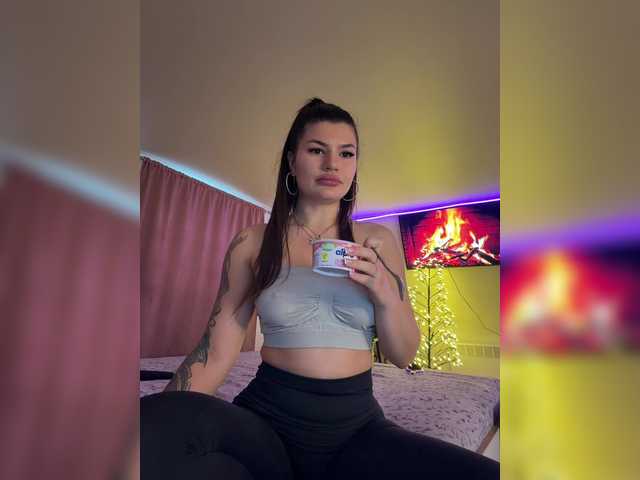 Foto porno -MaybeBaby- se dezbraca la web pe BongaCams pe KUR.ro