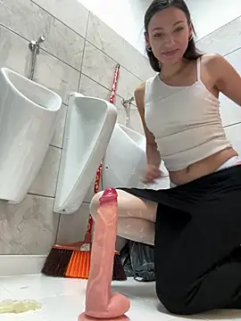 Foto porno Ganduri murdare cu -_MiaQueen_- pe KUR.ro