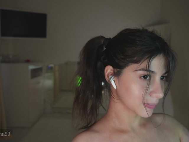 Foto porno Ylia2111-1 descoperita pe video chat pe KUR.ro