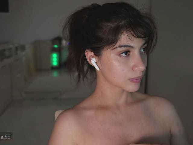 Foto porno Ylia2111-1 descoperita pe video chat pe KUR.ro