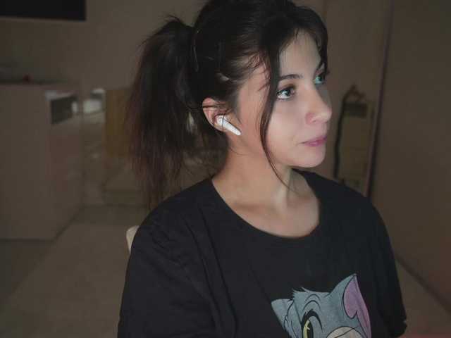 Album foto porno Ylia2111-1 descoperita pe video chat