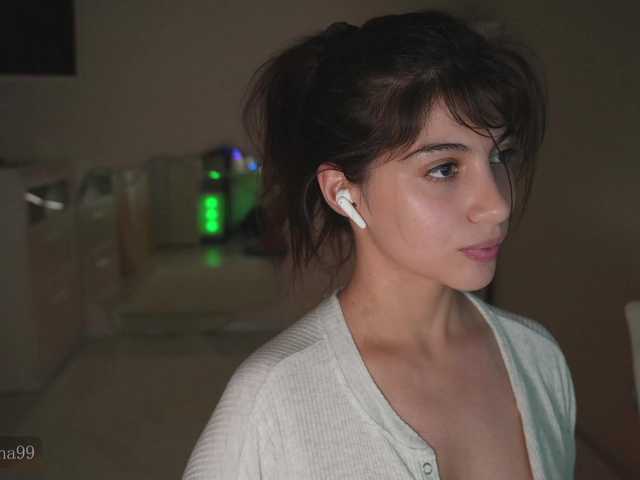 Foto porno Ylia2111-1 descoperita pe video chat pe KUR.ro