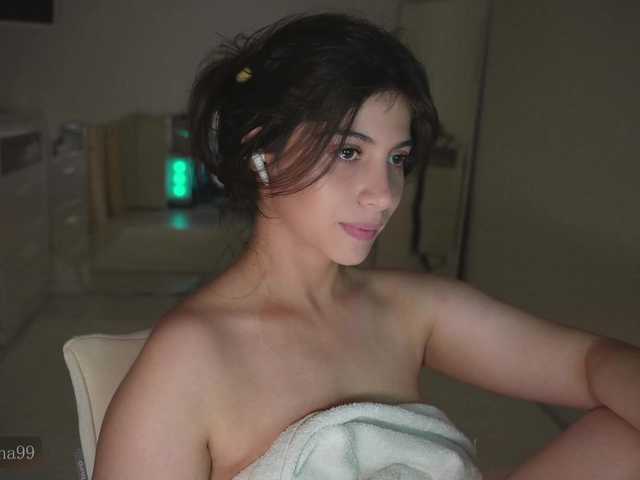 Foto porno Ylia2111-1 descoperita pe video chat pe KUR.ro