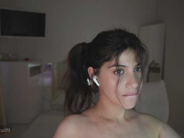 Foto porno Ylia2111-1 descoperita pe video chat pe KUR.ro