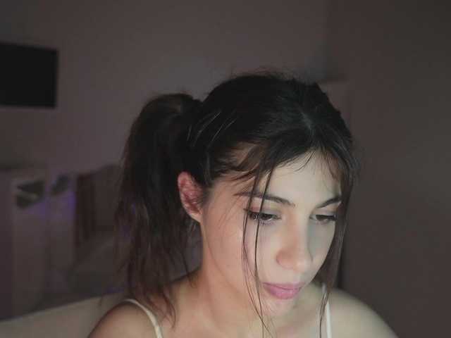Foto porno Ylia2111-1 descoperita pe video chat pe KUR.ro