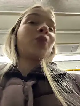 Foto porno Discutii intime cu -teenytiny- pe KUR.ro