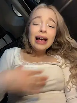 Foto porno Discutii intime cu -teenytiny- pe KUR.ro