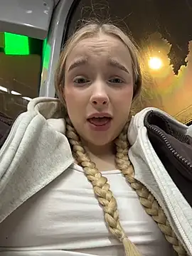 Foto porno Discutii intime cu -teenytiny- pe KUR.ro