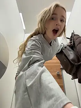 Foto porno Discutii intime cu -teenytiny- pe KUR.ro