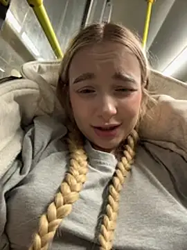 Foto porno Discutii intime cu -teenytiny- pe KUR.ro