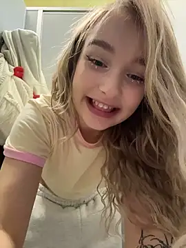 Foto porno Discutii intime cu -teenytiny- pe KUR.ro