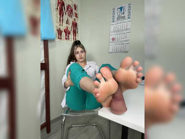 Foto porno Adelaida1001 ne arata tot la camera pe KUR.ro