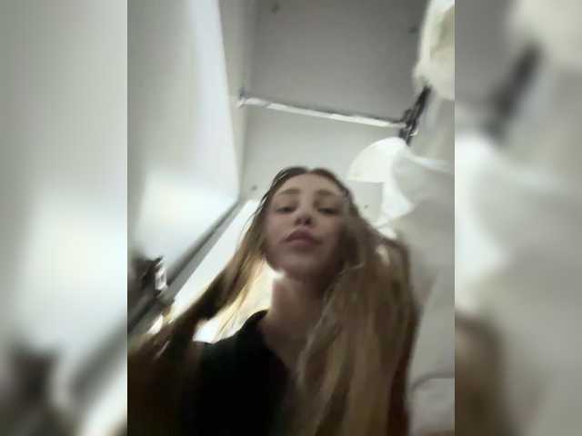 Foto porno Adelaida1001 ne arata tot la camera pe KUR.ro
