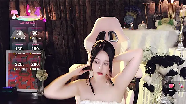 Foto porno Alice-777 se dezbraca la web pe StripChat pe KUR.ro
