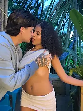 Foto porno AndresXXXSHOWS se dezbraca la web pe StripChat pe KUR.ro