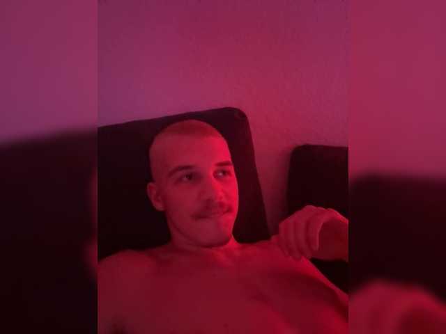 Angelboypussy ne arata tot la camera