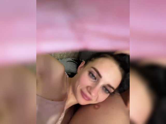 Foto porno AngelokFromUkraine ne arata tot la camera pe KUR.ro