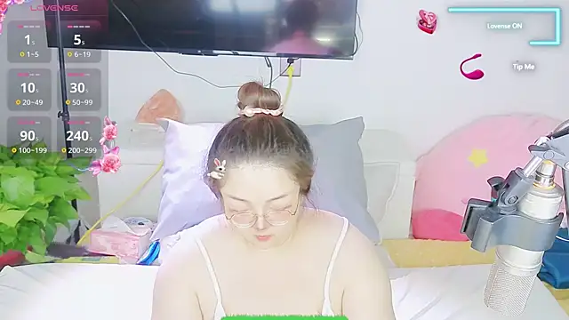 Foto porno AngelwithEcup se dezbraca la web pe StripChat pe KUR.ro