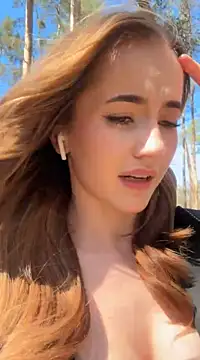 Foto porno Nebunii pe chat marca Anniespring pe KUR.ro