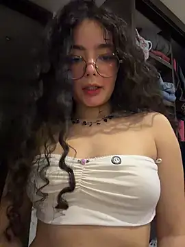 Foto porno Antoniart_ descoperita pe video chat pe KUR.ro