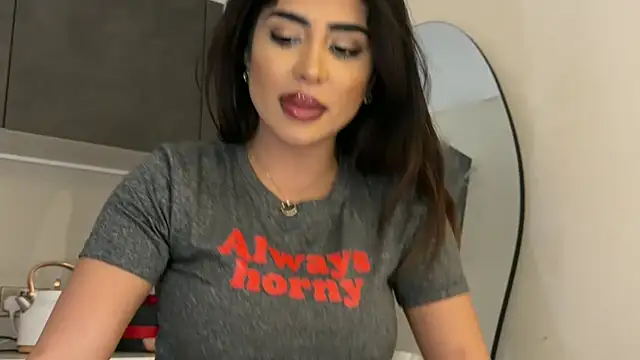 Foto porno ArabicBarbie se dezbraca la web pe StripChat pe KUR.ro