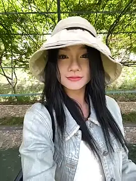 Foto porno Nebunii pe chat marca Asia-Melody pe KUR.ro