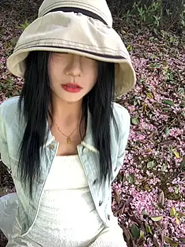 Foto porno Nebunii pe chat marca Asia-Melody pe KUR.ro
