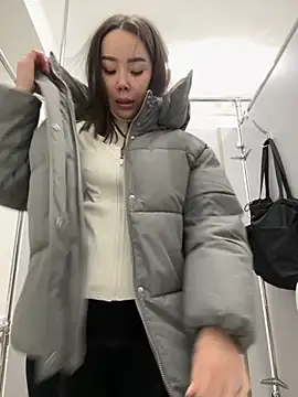 Foto porno Asian_Asami descoperita pe video chat pe KUR.ro