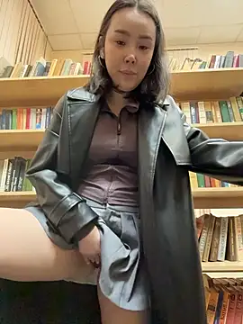 Foto porno Asian_Asami descoperita pe video chat pe KUR.ro