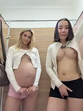 Foto porno Asian_Asami descoperita pe video chat pe KUR.ro
