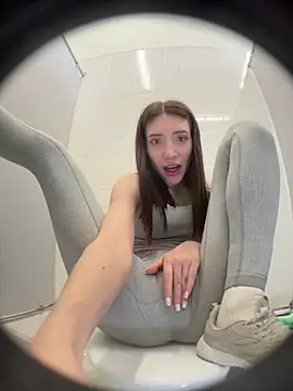 Foto porno Sex online cu BallerinaCappuccino_ pe KUR.ro